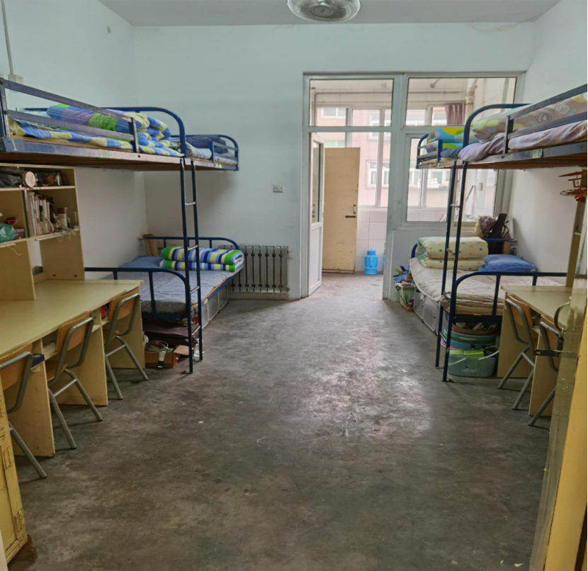 商学院辅导员进行宿舍检查安全卫生-山东农业工程学院