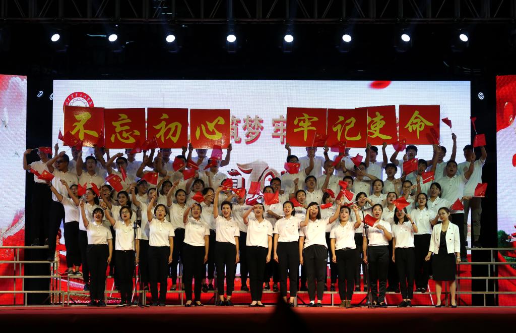 http://www.sdaeu.edu.cn/__local/4/8C/A2/D3C9F584C23F2FFBFF22F4141EB_01A0B1C1_1CD61.jpg