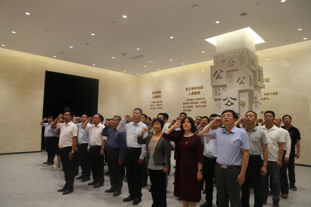 http://www.sdaeu.edu.cn/__local/5/5B/C4/DDA76636689AA6739BBD96D8426_7283DE6A_FF7A.jpg